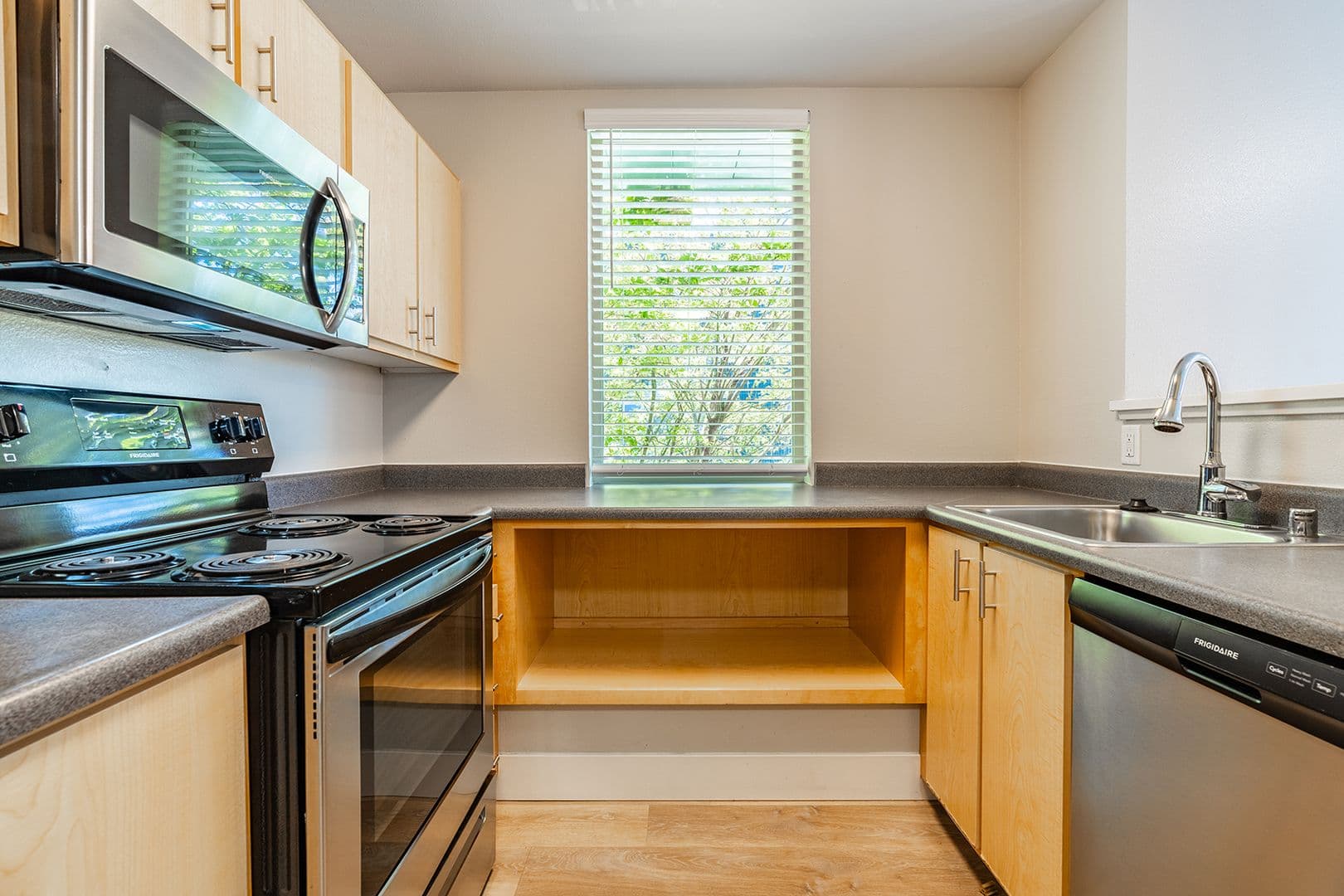 Seattle Apartment: 402 22nd Ave S