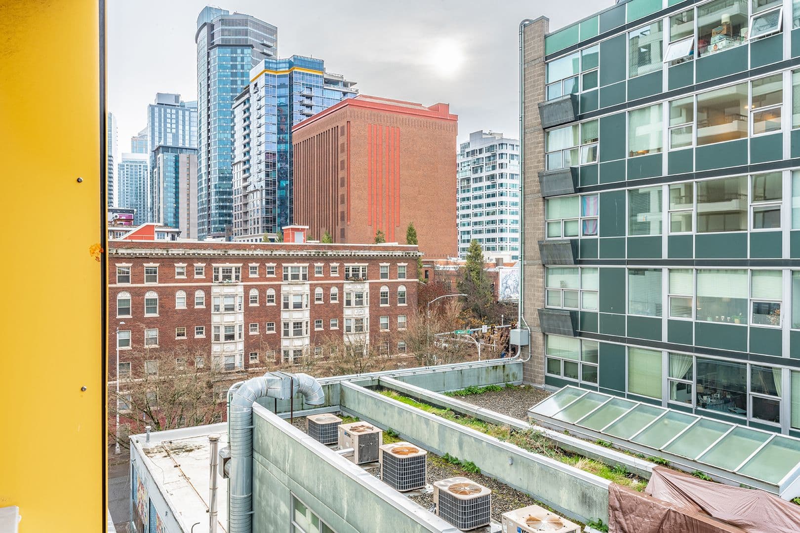 Seattle Apartment: 2217 3rd Ave