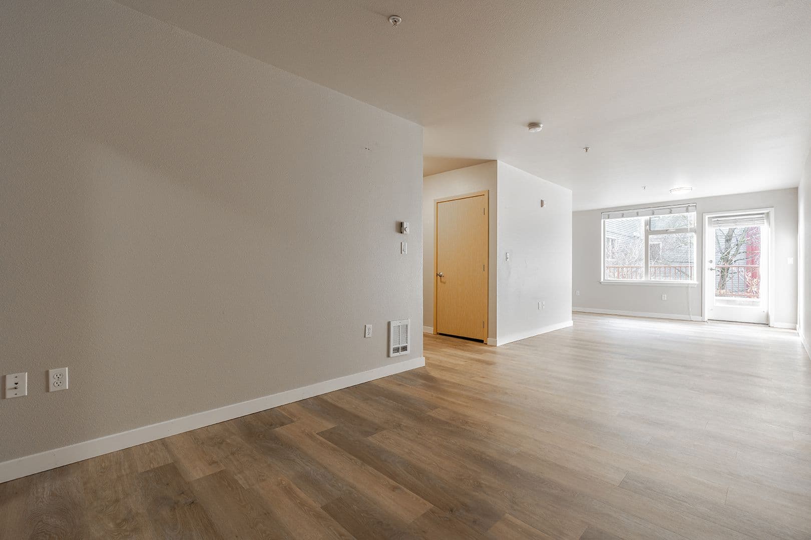 Seattle Apartment: 402 22nd Ave S