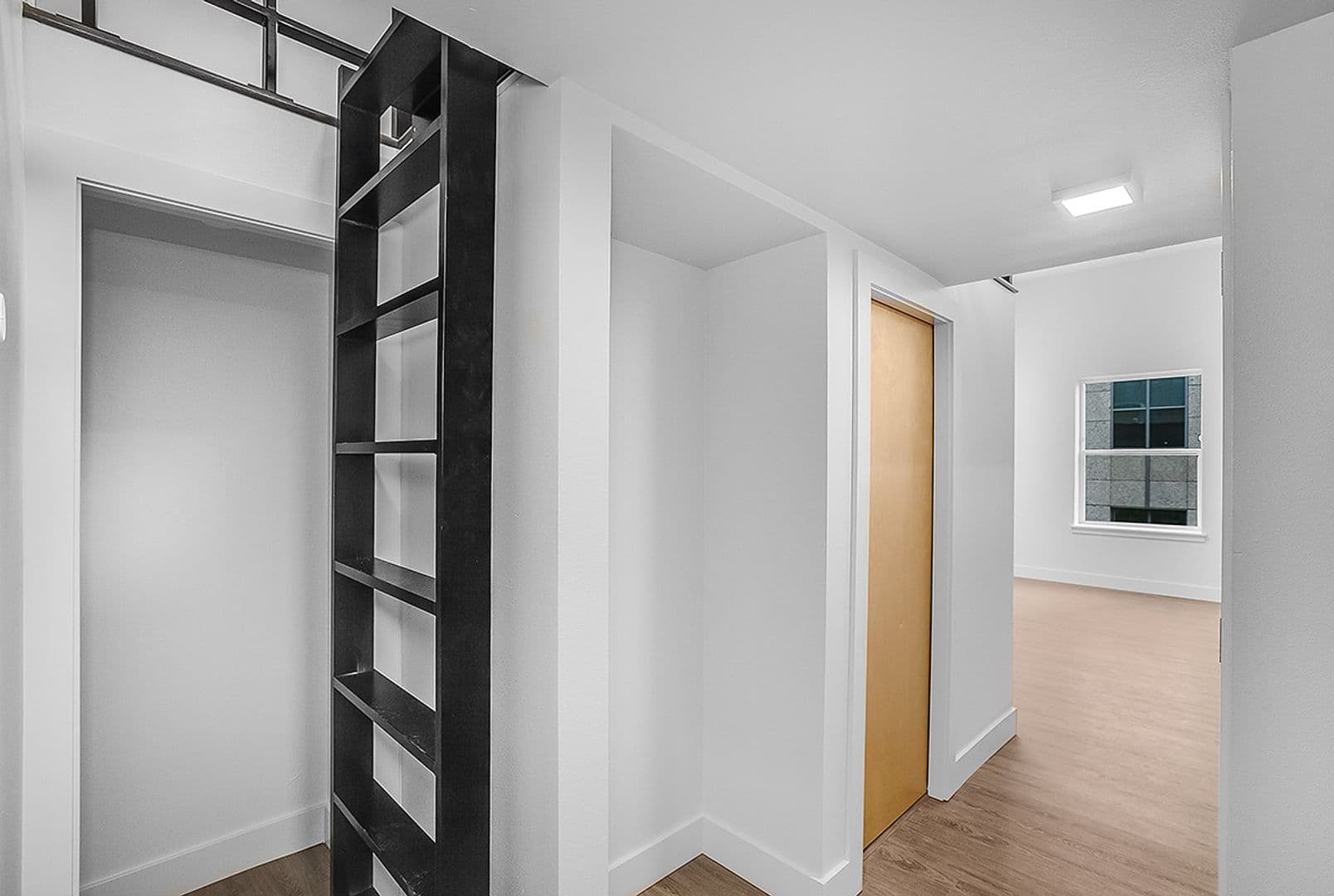 Seattle Apartment: 423 Terry Ave