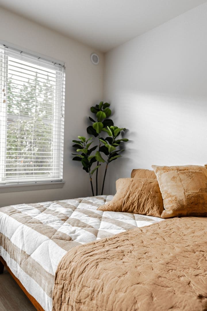 Bellevue Apartment: 15750 NE 15th Street