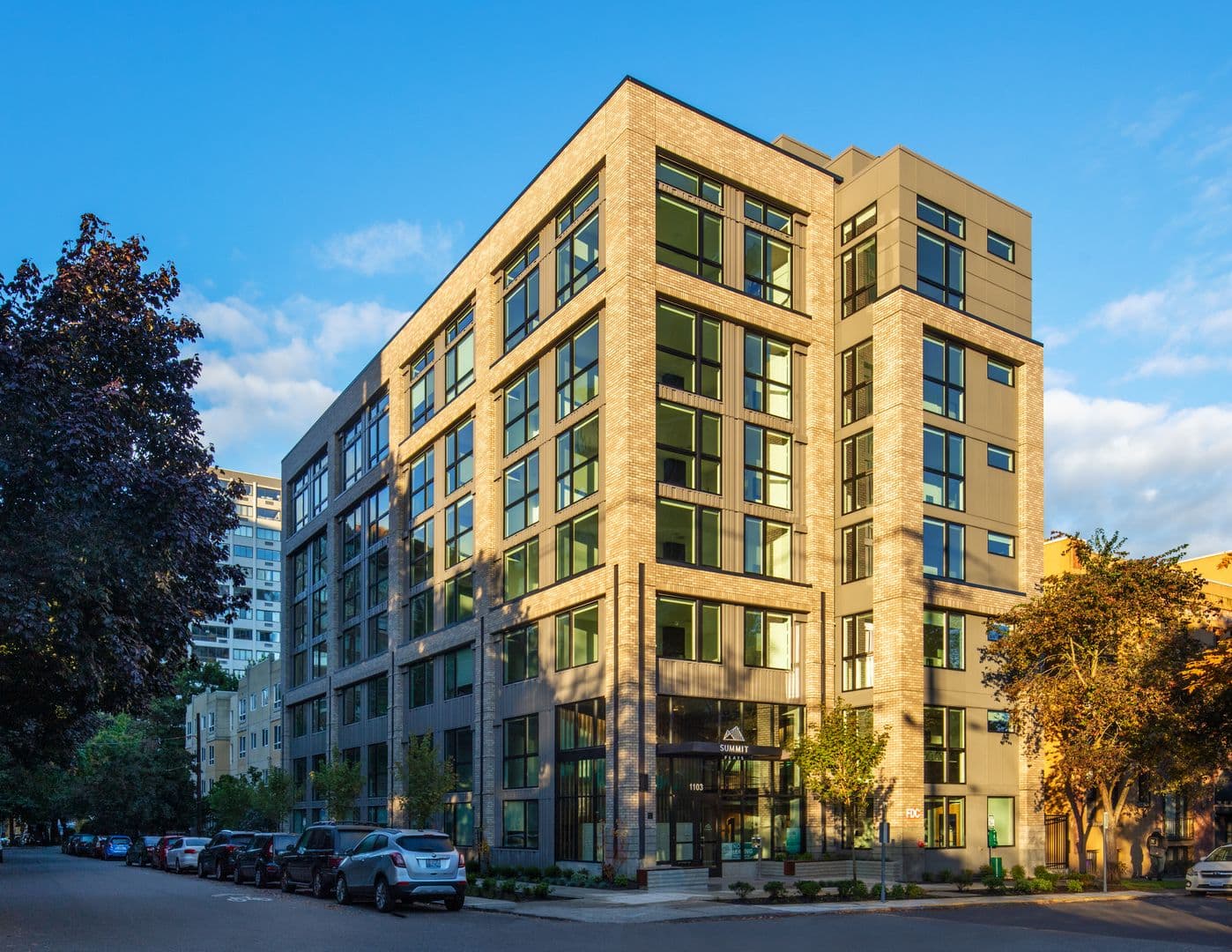 Seattle Apartment: 1103 Summit Ave