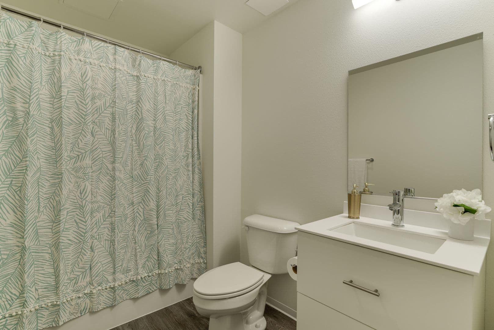 Portland Apartment: 1075 NW 16th Ave