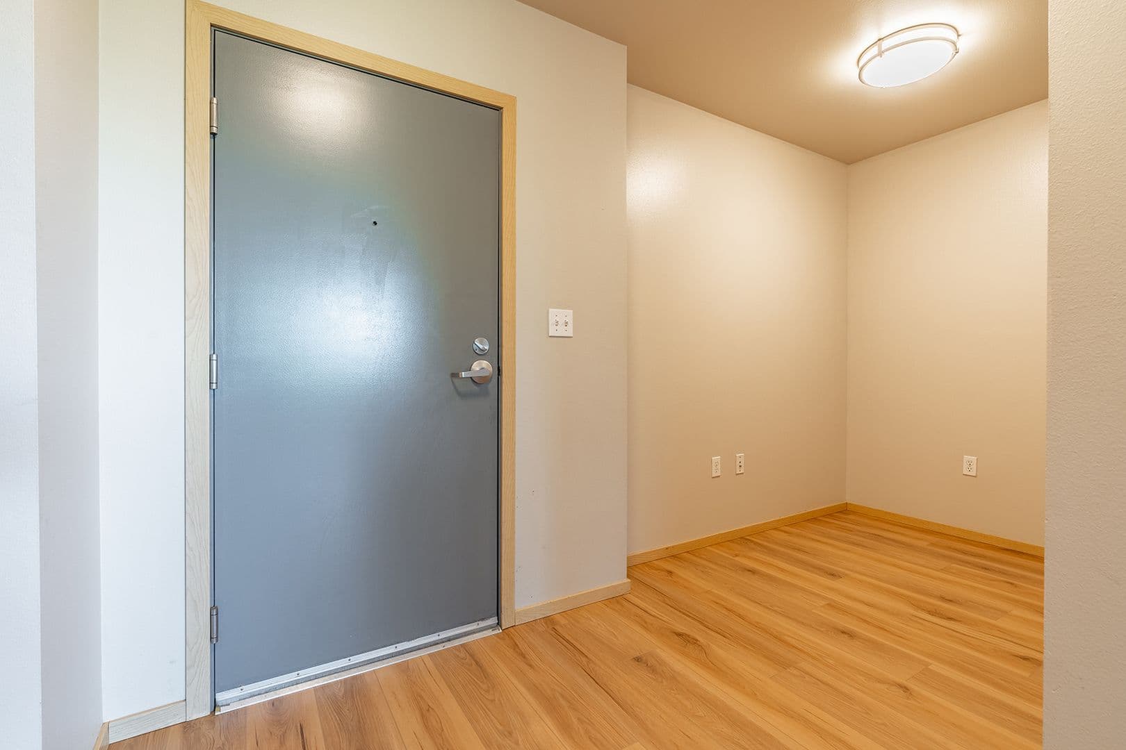 Seattle Apartment: 402 22nd Ave S