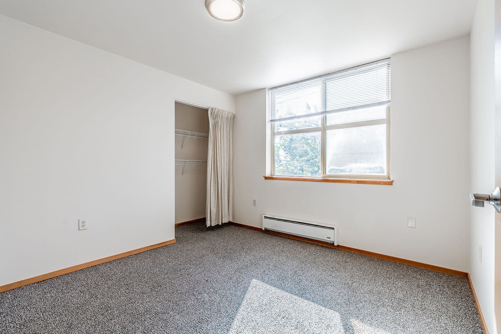 Portland Apartment: 36 NE 147th Ave