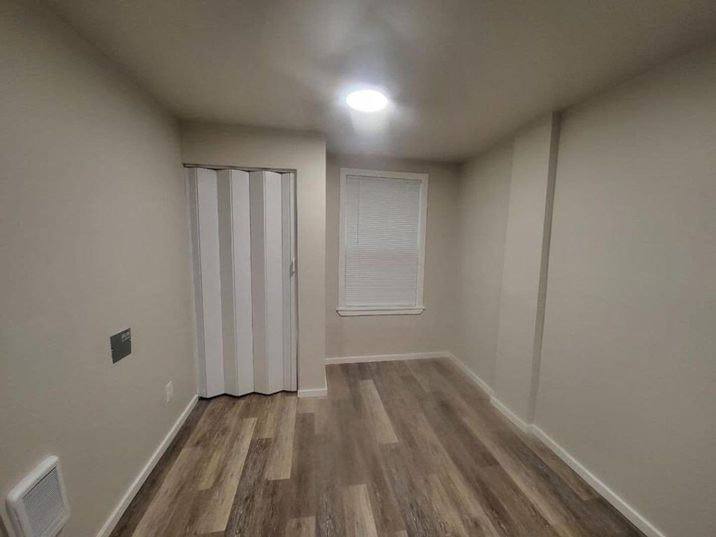Seattle Apartment: 1723 Summit Ave