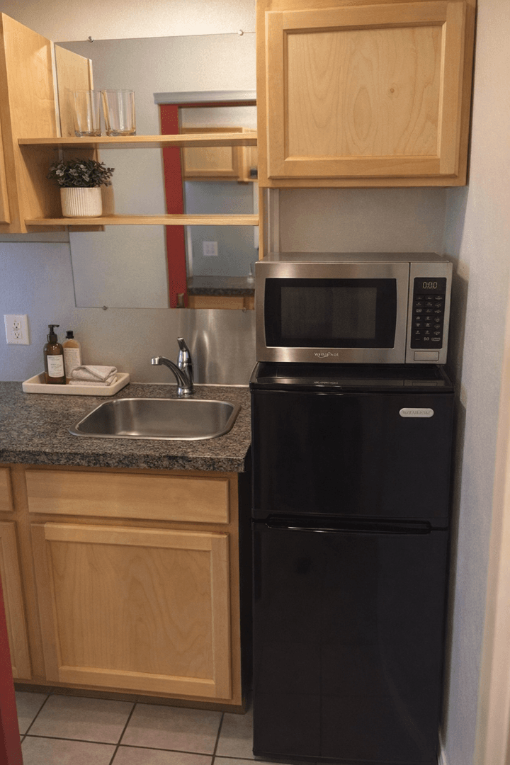 Seattle Apartment: 4324 8th Ave NE