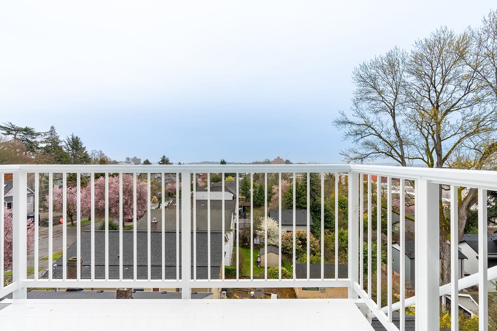 Seattle Apartment: 355 15th Ave