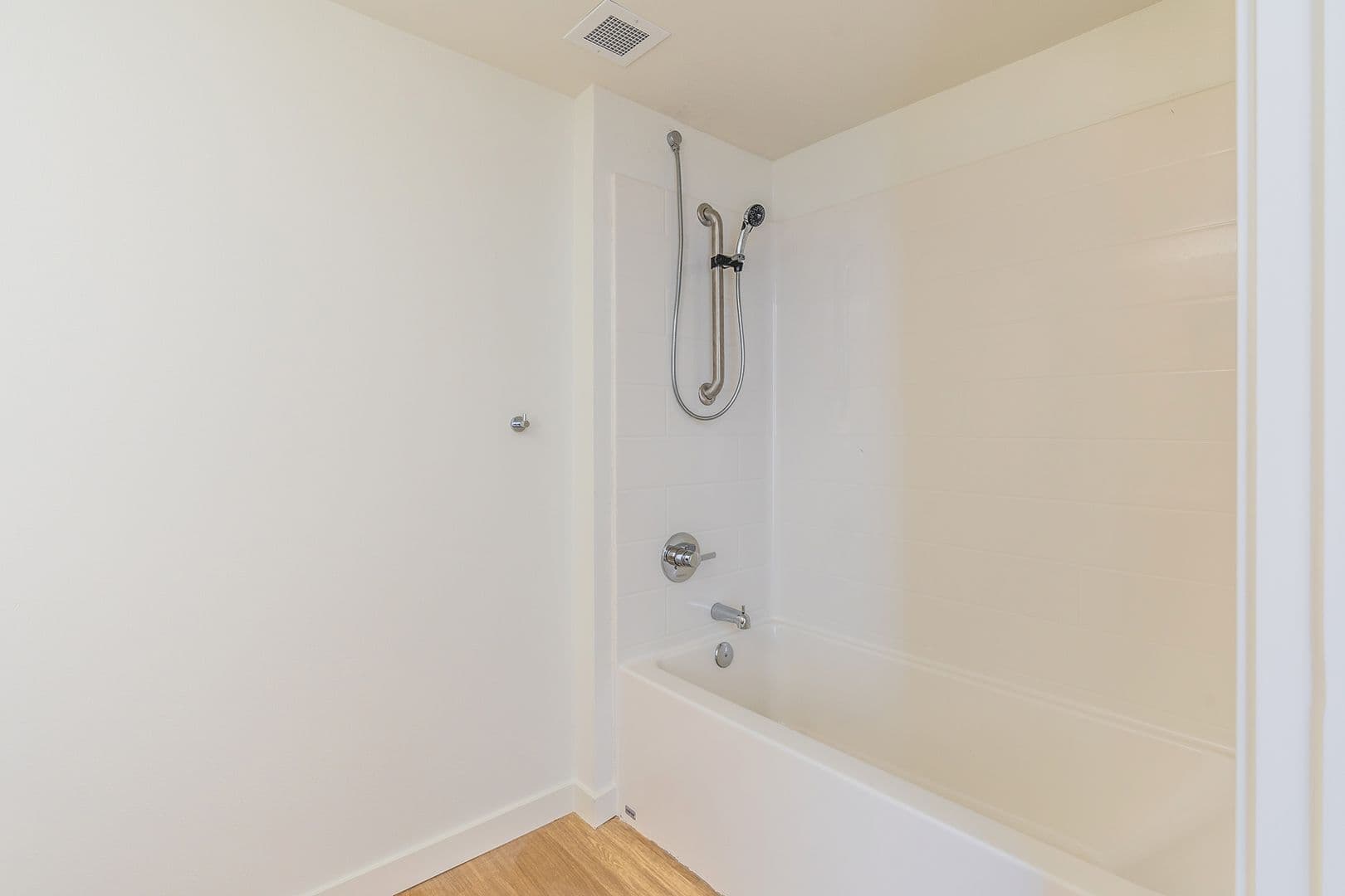 Bellevue Apartment: 290 106th Pl NE