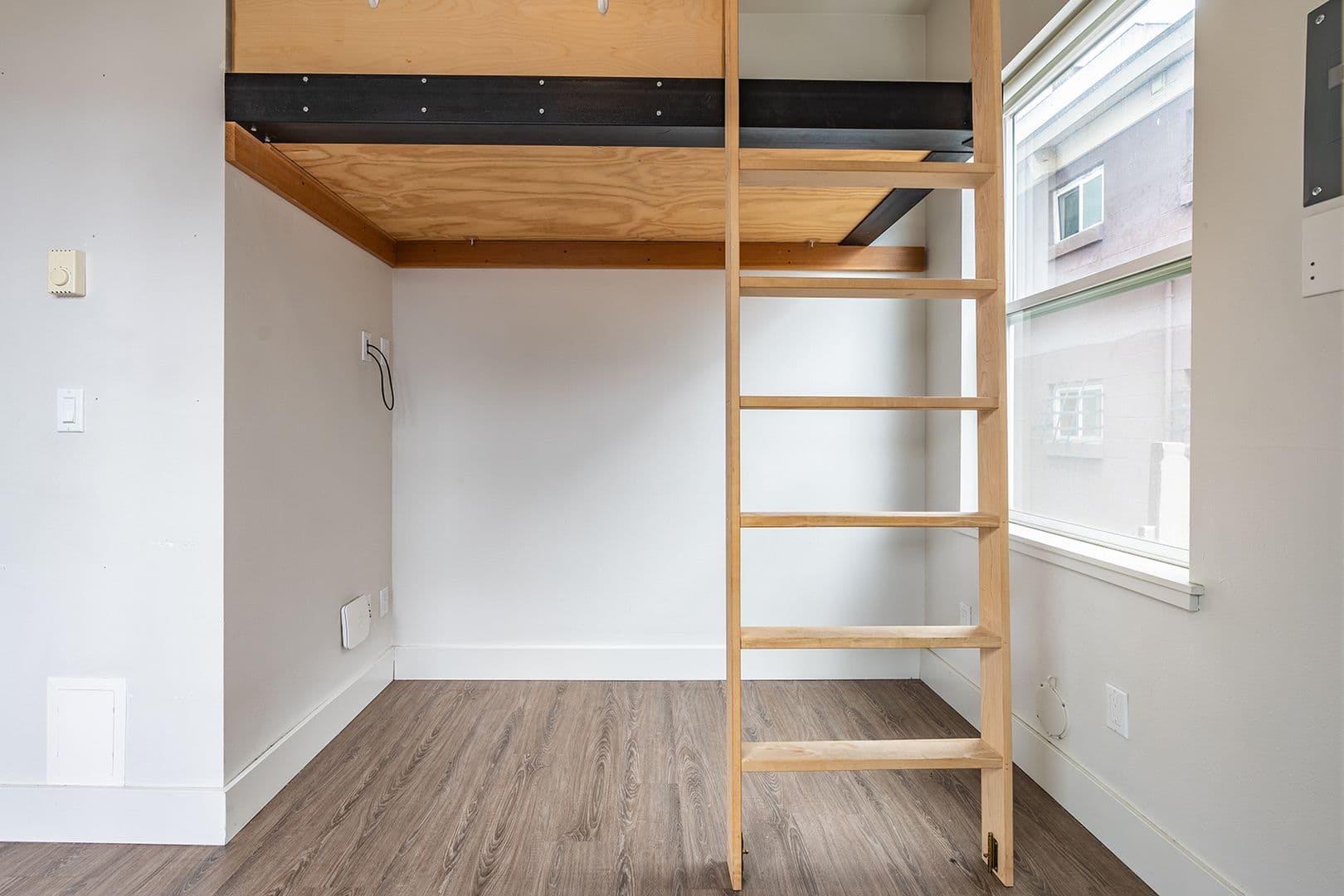 Seattle Apartment: 1722 Summit Ave