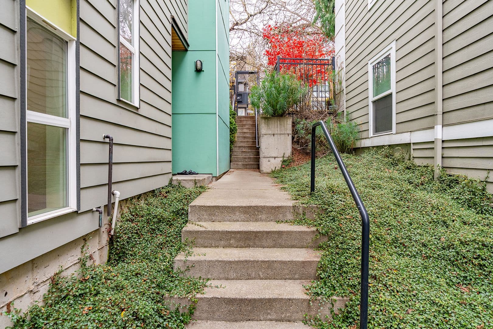 Seattle Apartment: 216 23rd Ave E