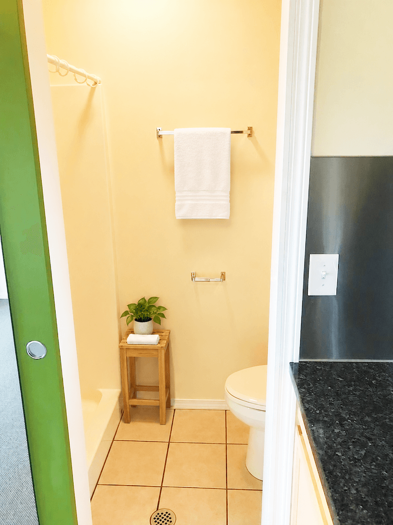 Seattle Apartment: 306 Summit Ave E
