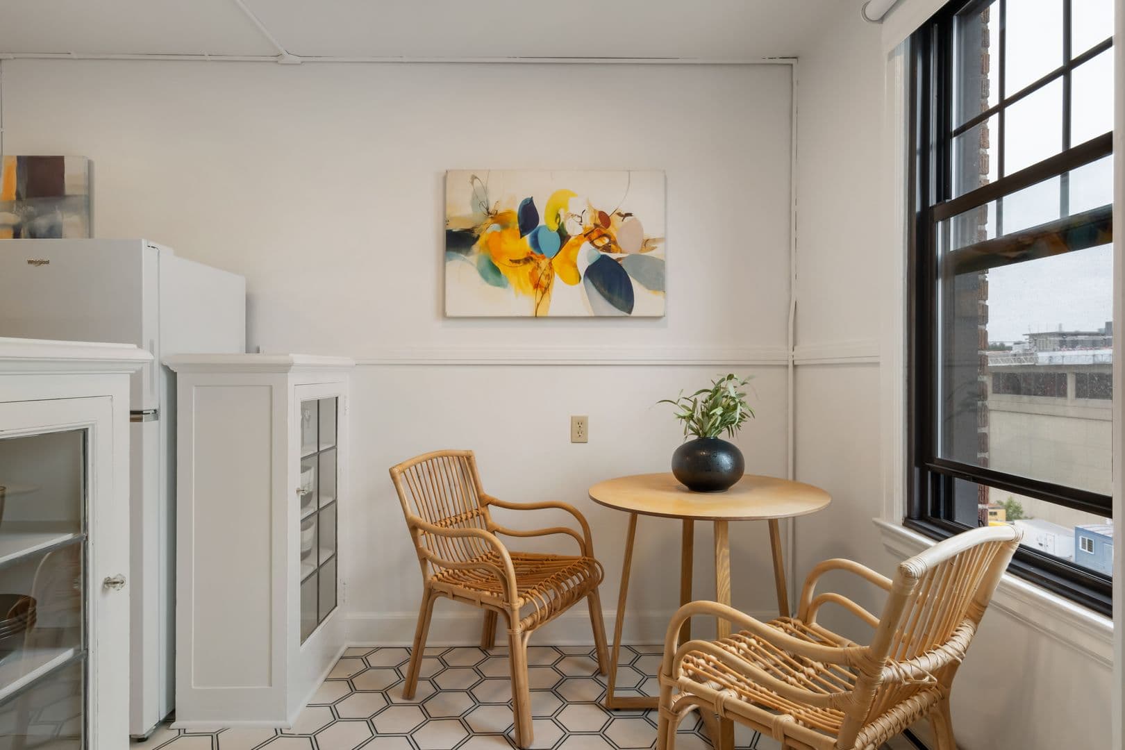 Seattle Apartment: 1305 NE 43rd St