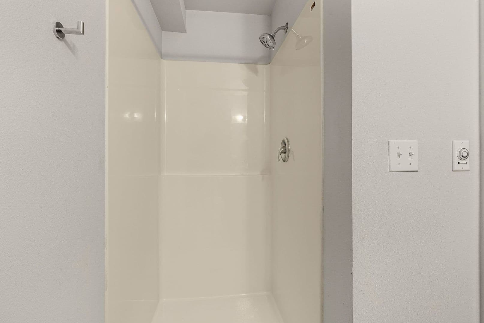 Seattle Apartment: 422 11th Ave E