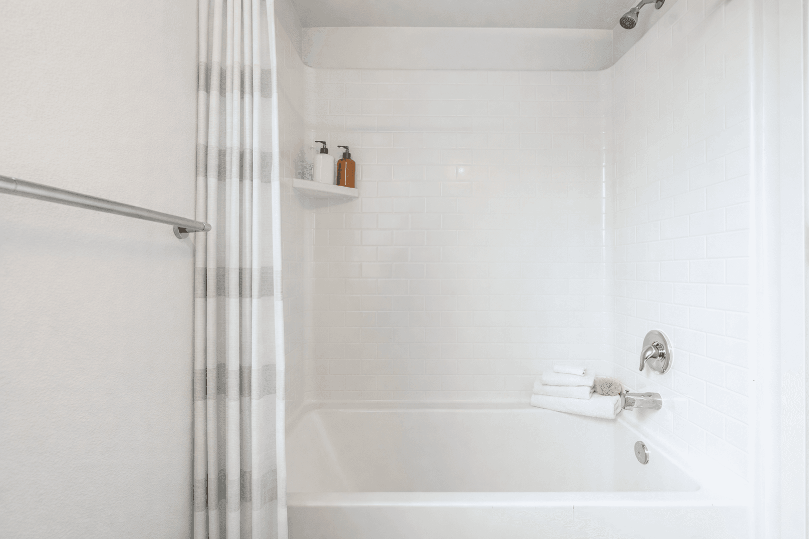 Seattle Apartment: 355 15th Ave