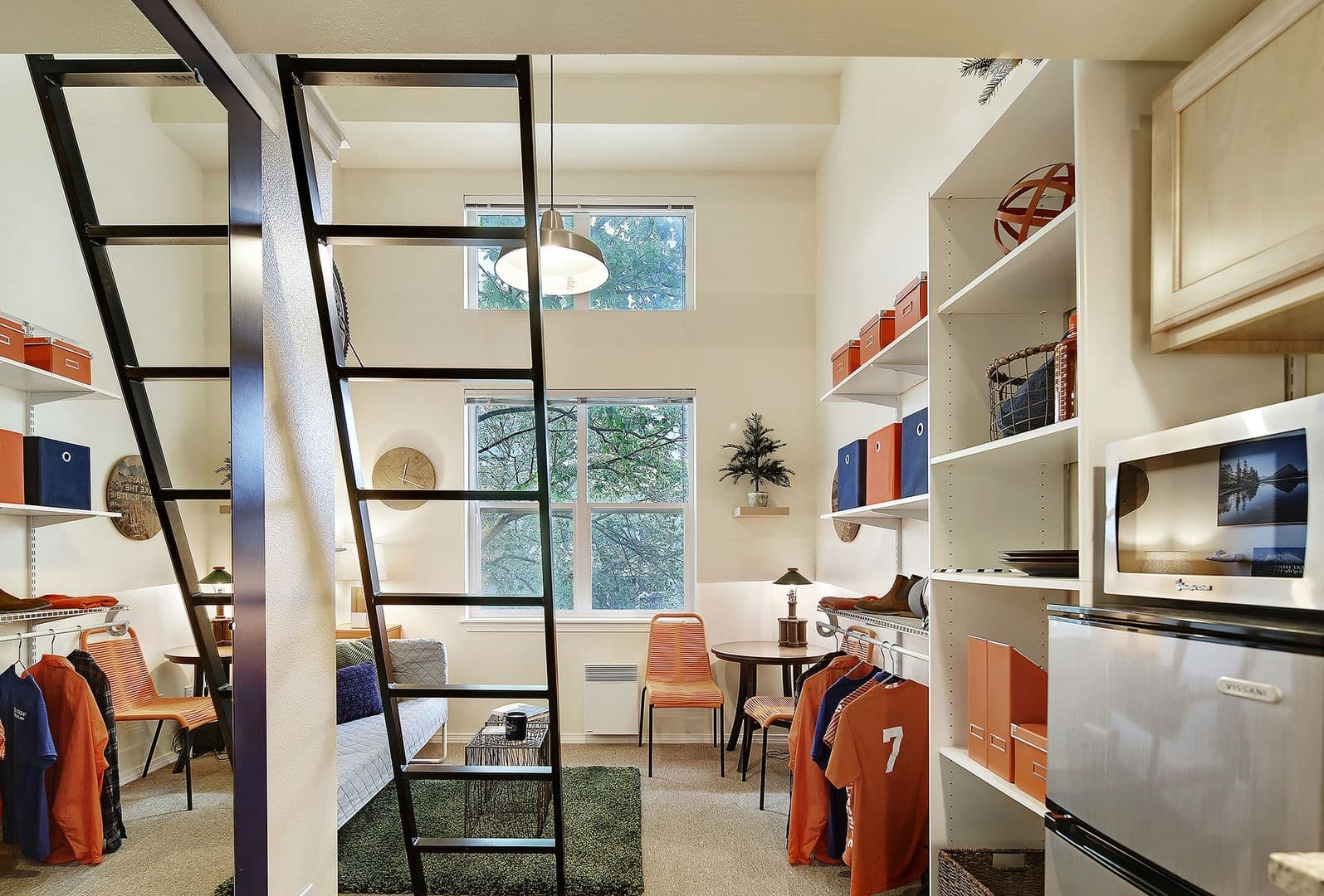 Seattle Apartment: 1305 E Mercer St