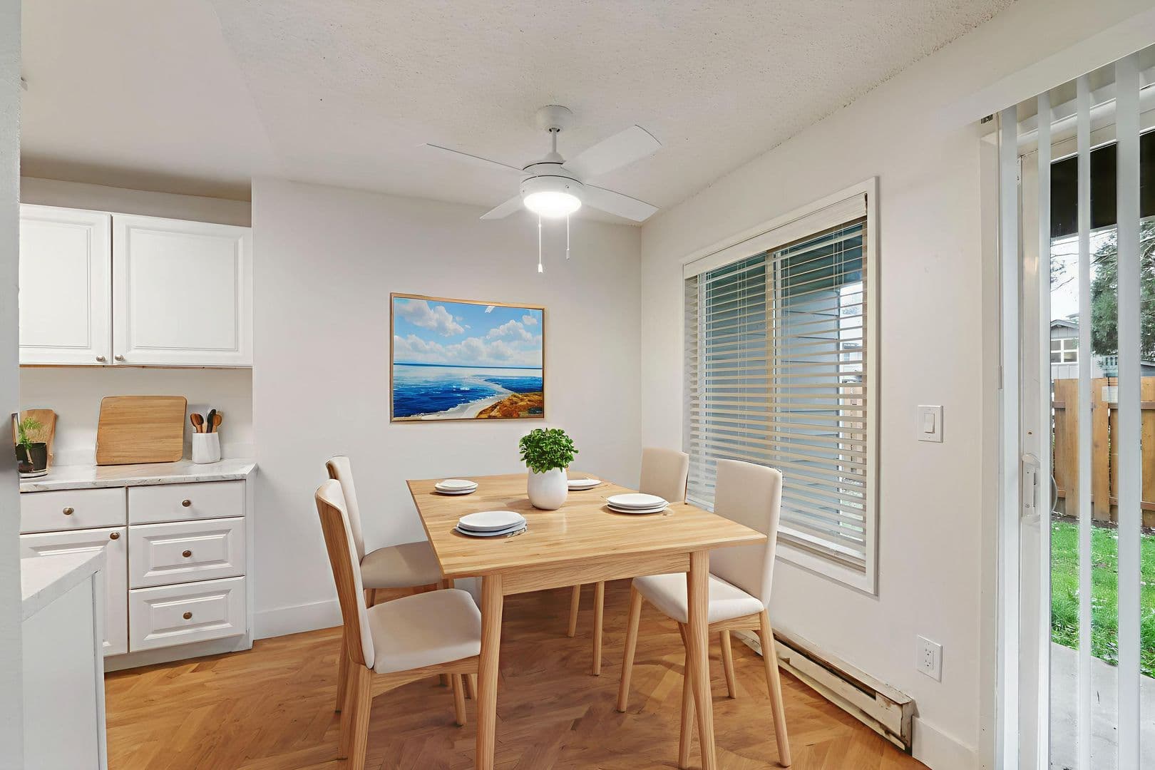 Portland Apartment: 15994A E Burnside St