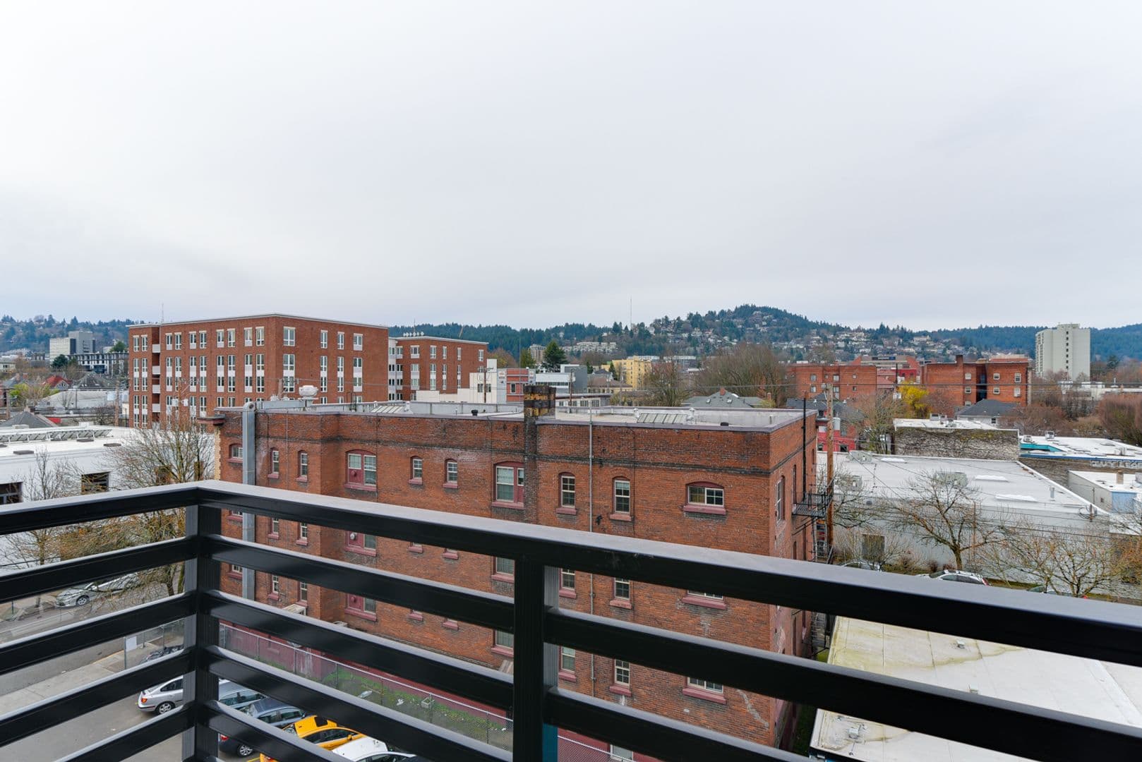 Portland Apartment: 1075 NW 16th Ave