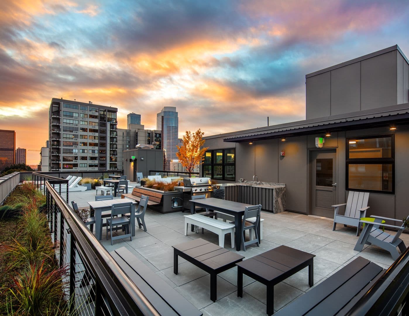Seattle Apartment: 1103 Summit Ave