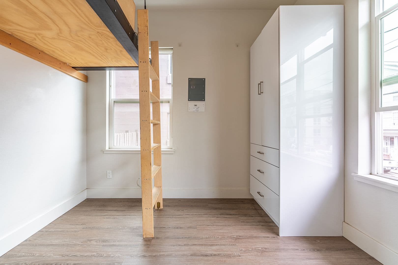 Seattle Apartment: 1722 Summit Ave