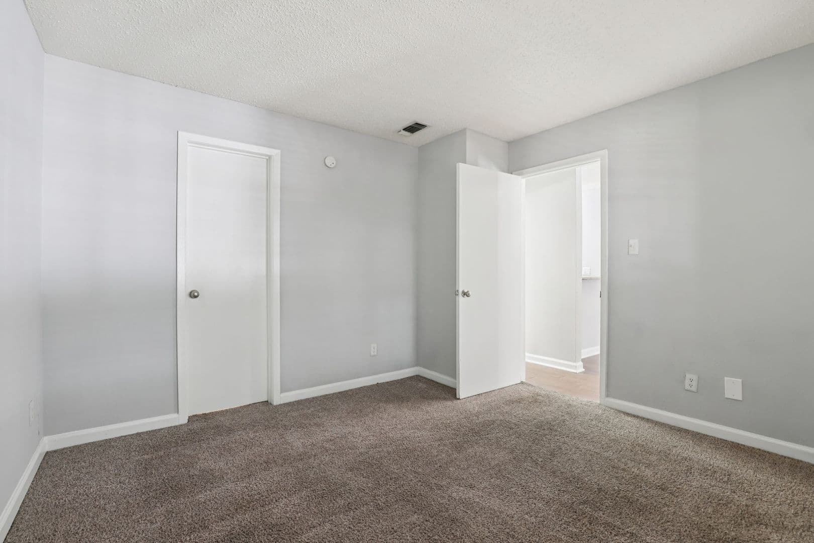 Live Oak Apartment: 13101 East Loop 1604 N