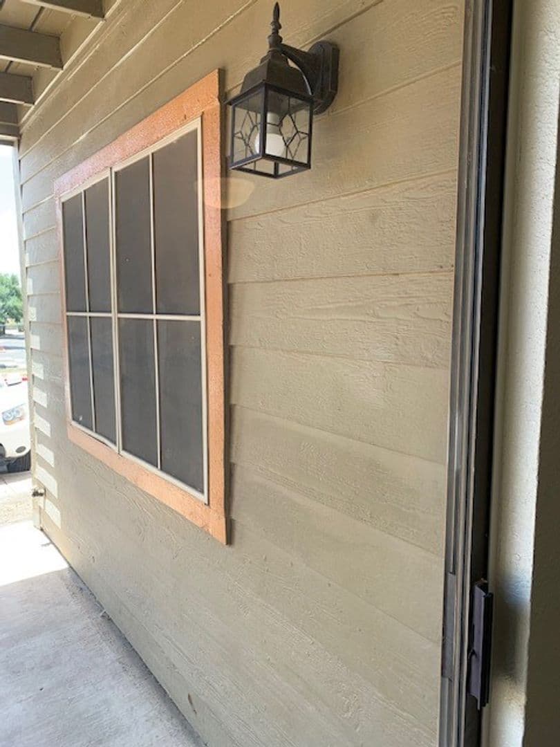 Live Oak Apartment: 13101 East Loop 1604 N