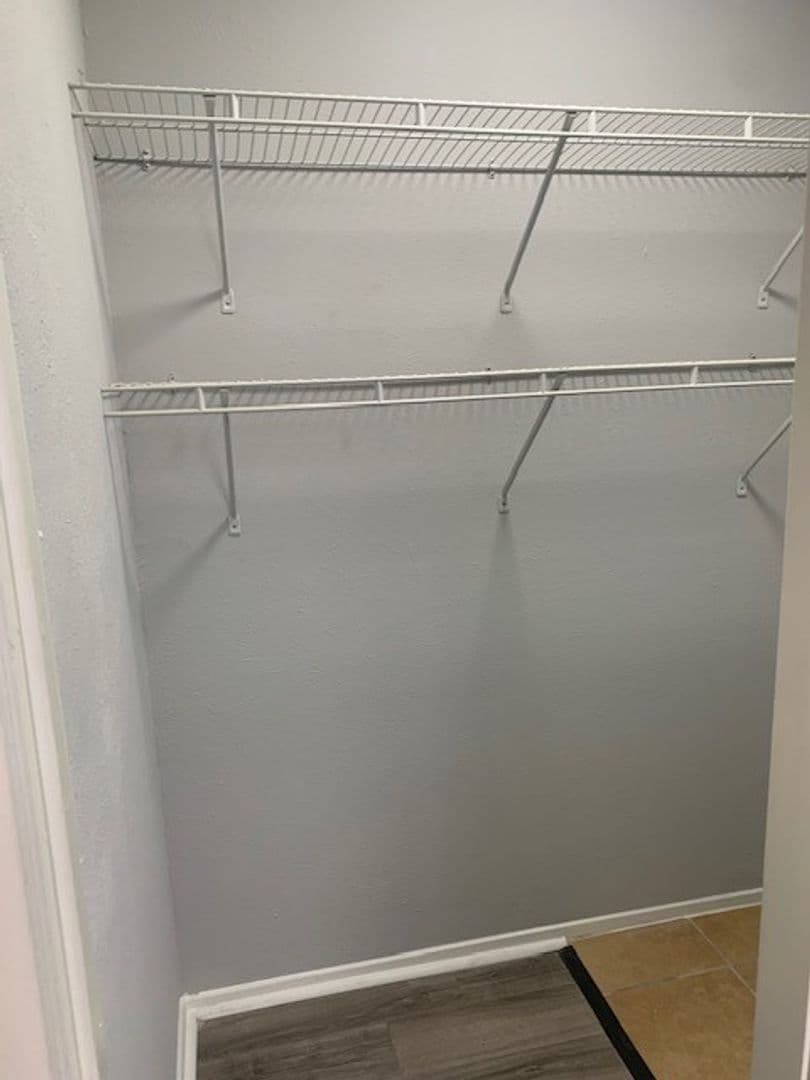 Live Oak Apartment: 13101 East Loop 1604 N