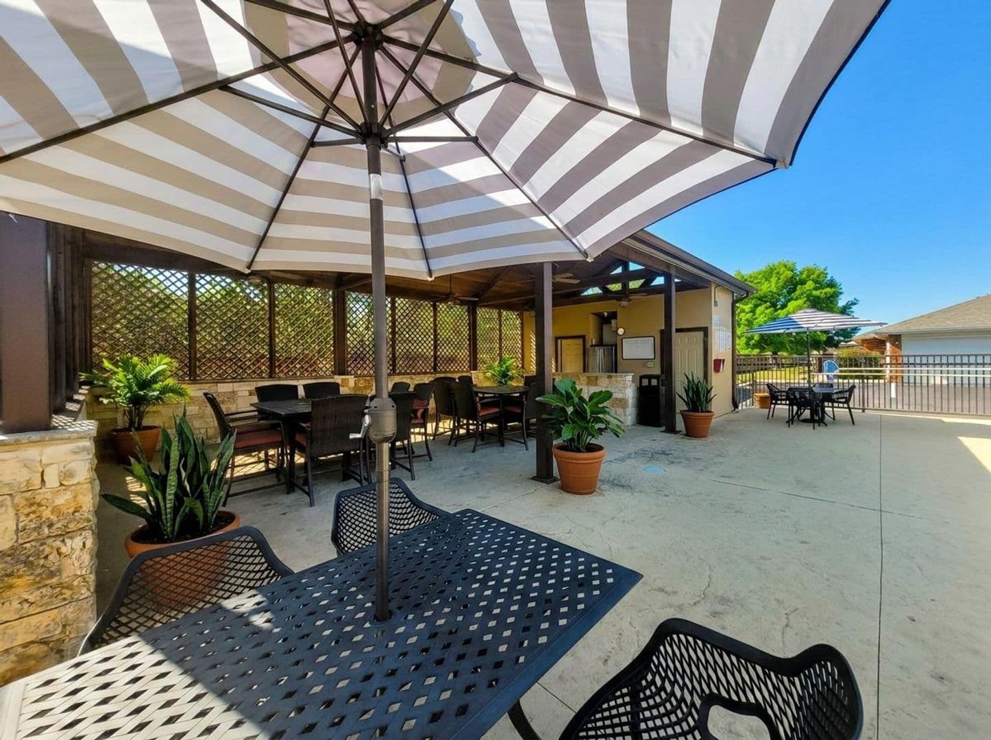 New Braunfels Apartment: 2293 East Common Street