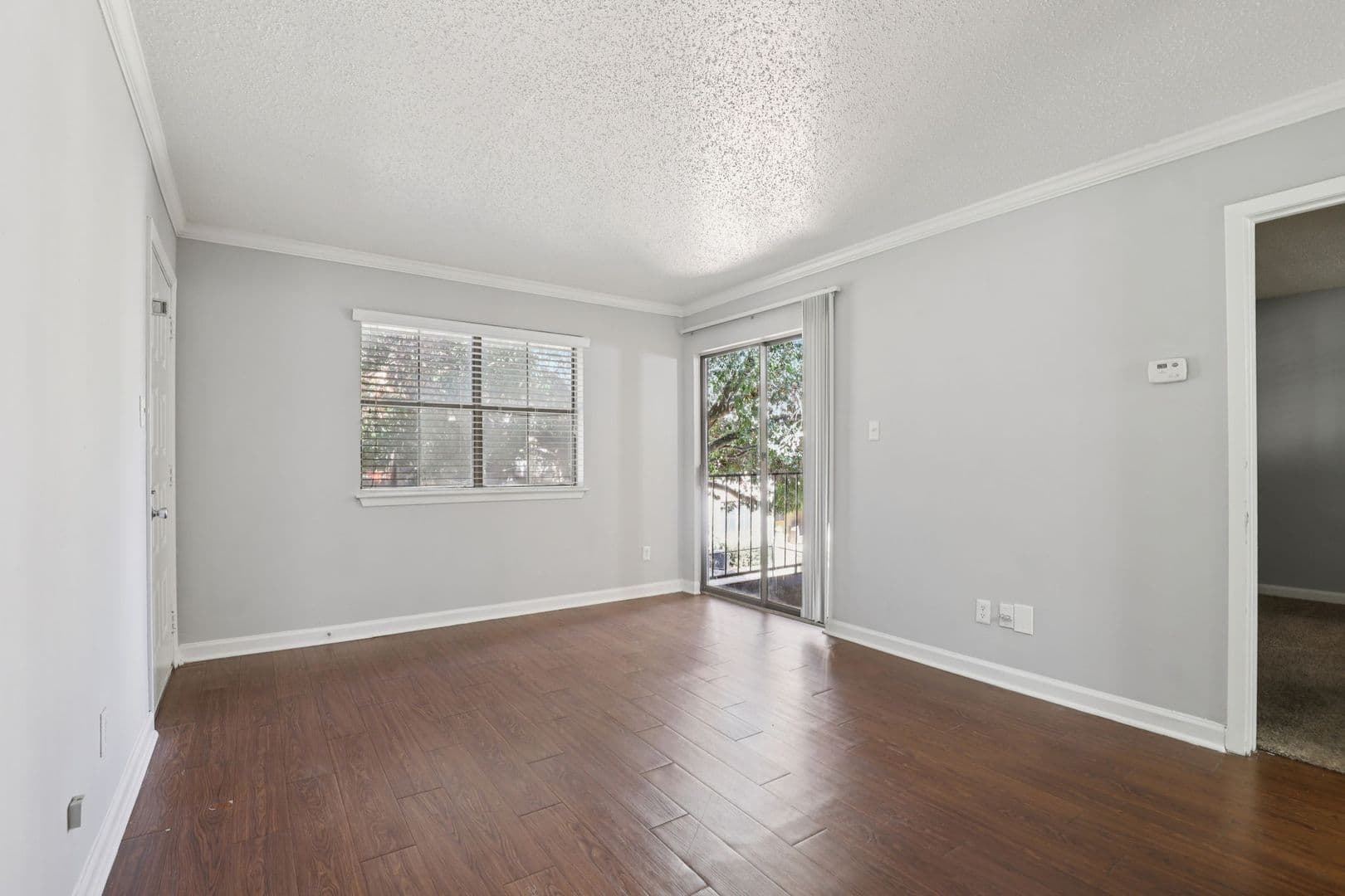 Live Oak Apartment: 13101 East Loop 1604 N