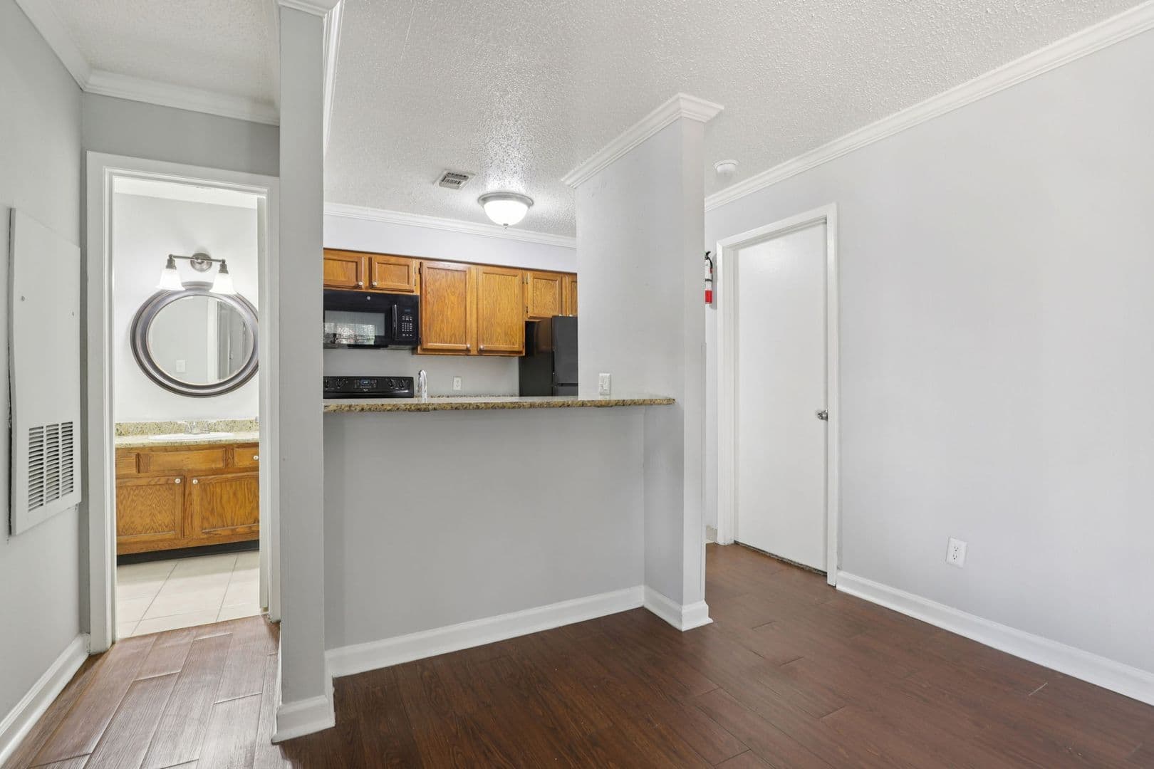 Live Oak Apartment: 13101 East Loop 1604 N