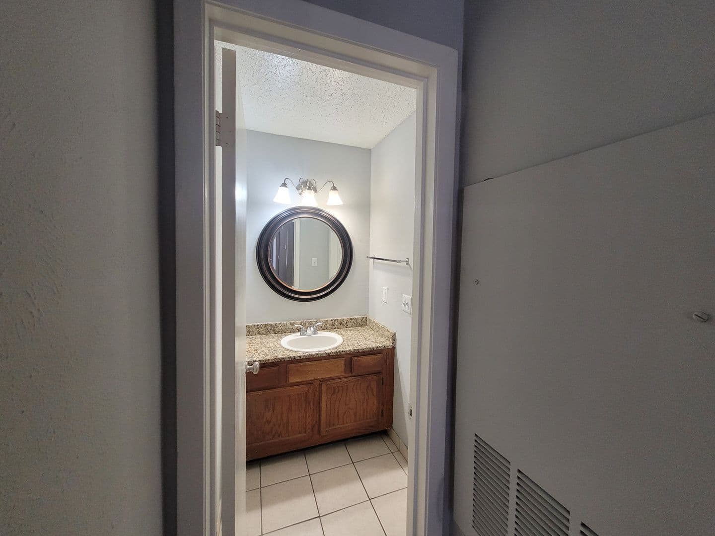 Live Oak Apartment: 13101 East Loop 1604 N