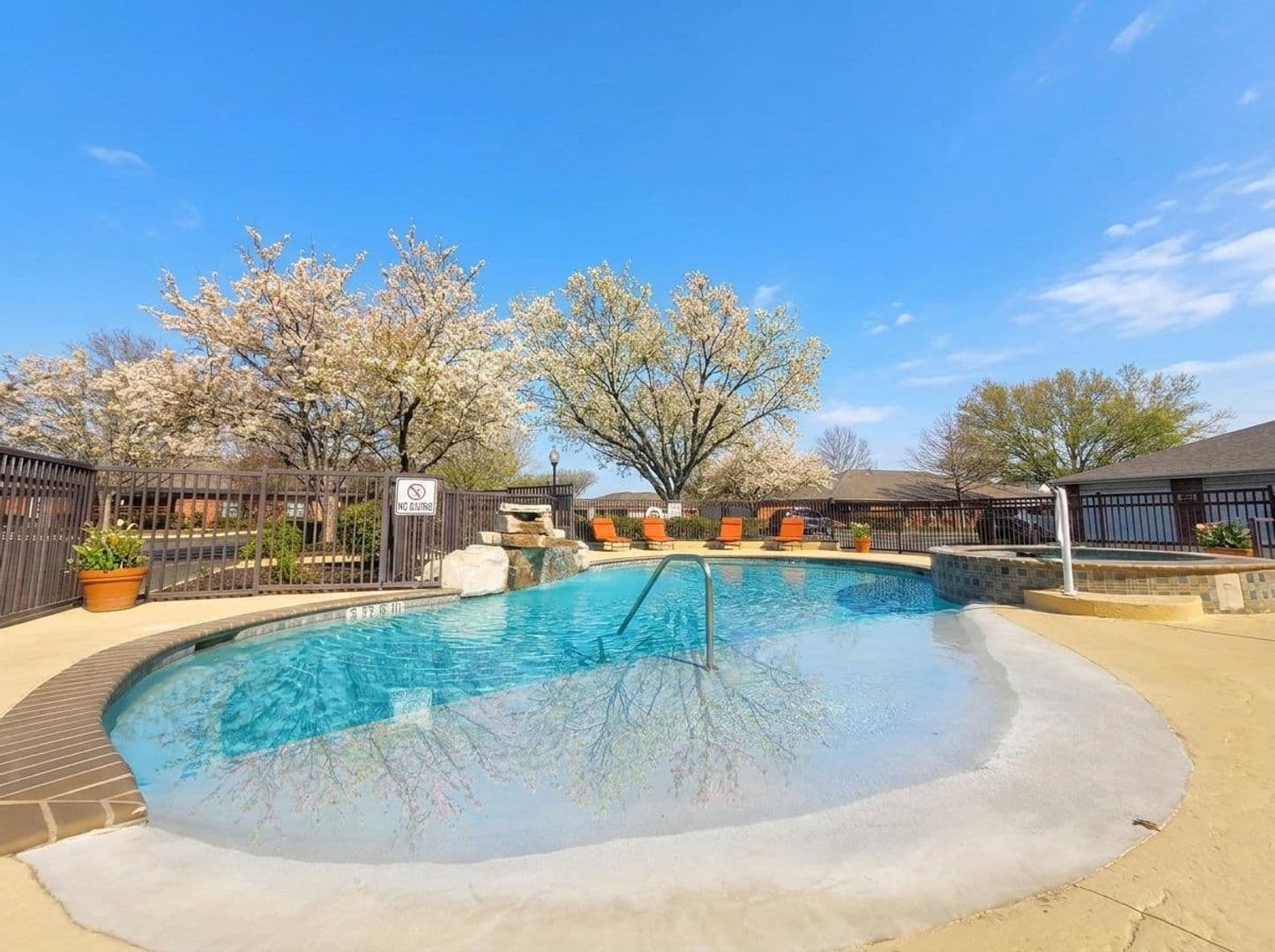 New Braunfels Apartment: 2293 East Common Street