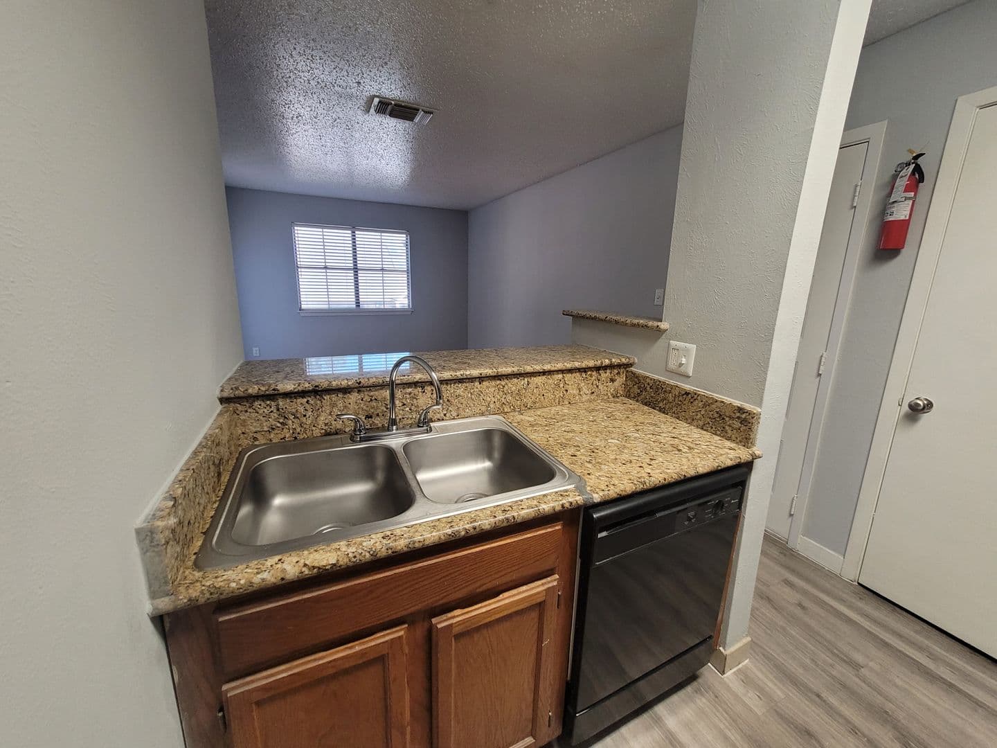 Live Oak Apartment: 13101 East Loop 1604 N