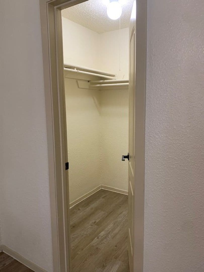 Live Oak Apartment: 13101 East Loop 1604 N