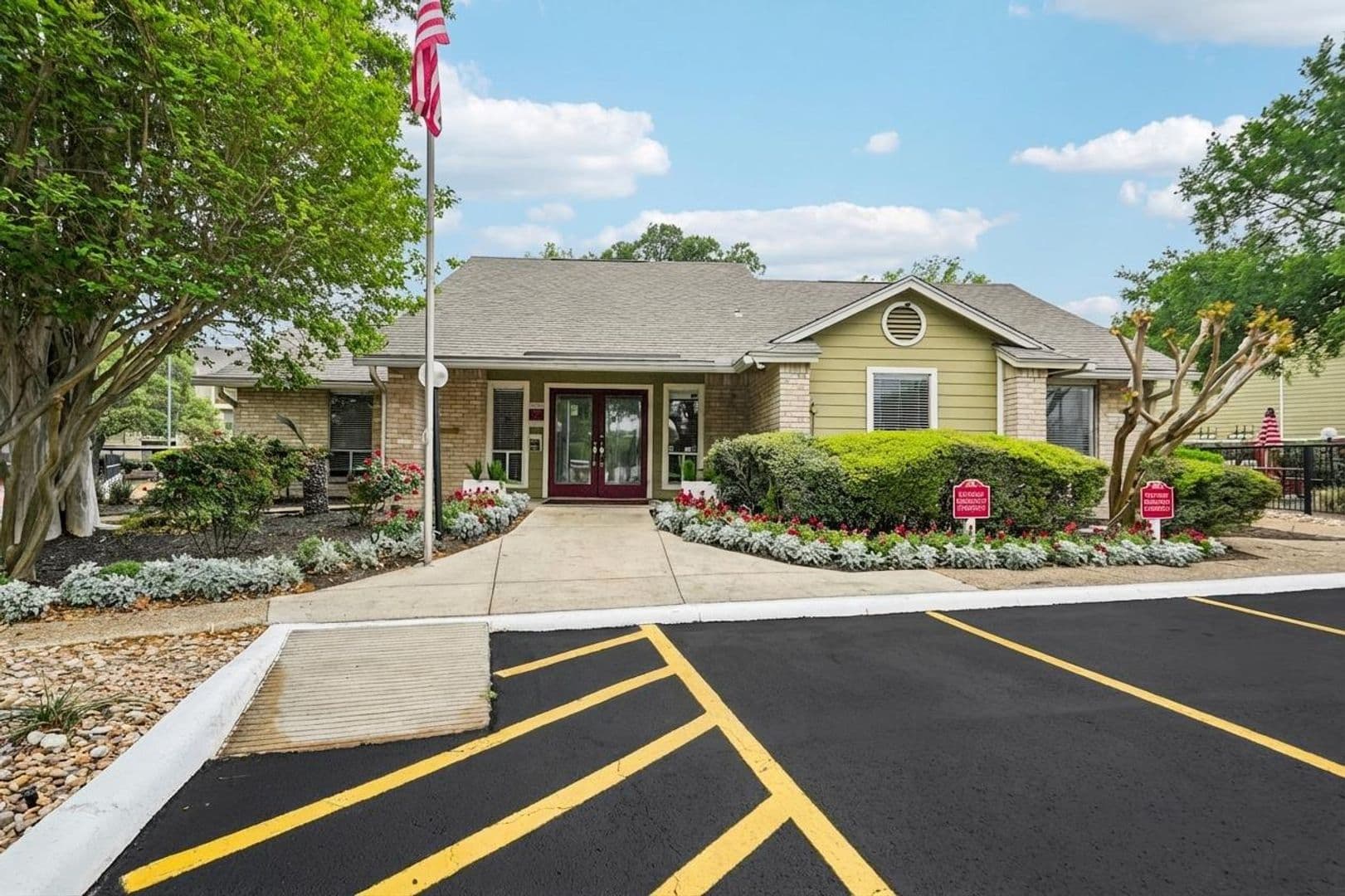 San Antonio Apartment: 3600 Eisenhauer Road