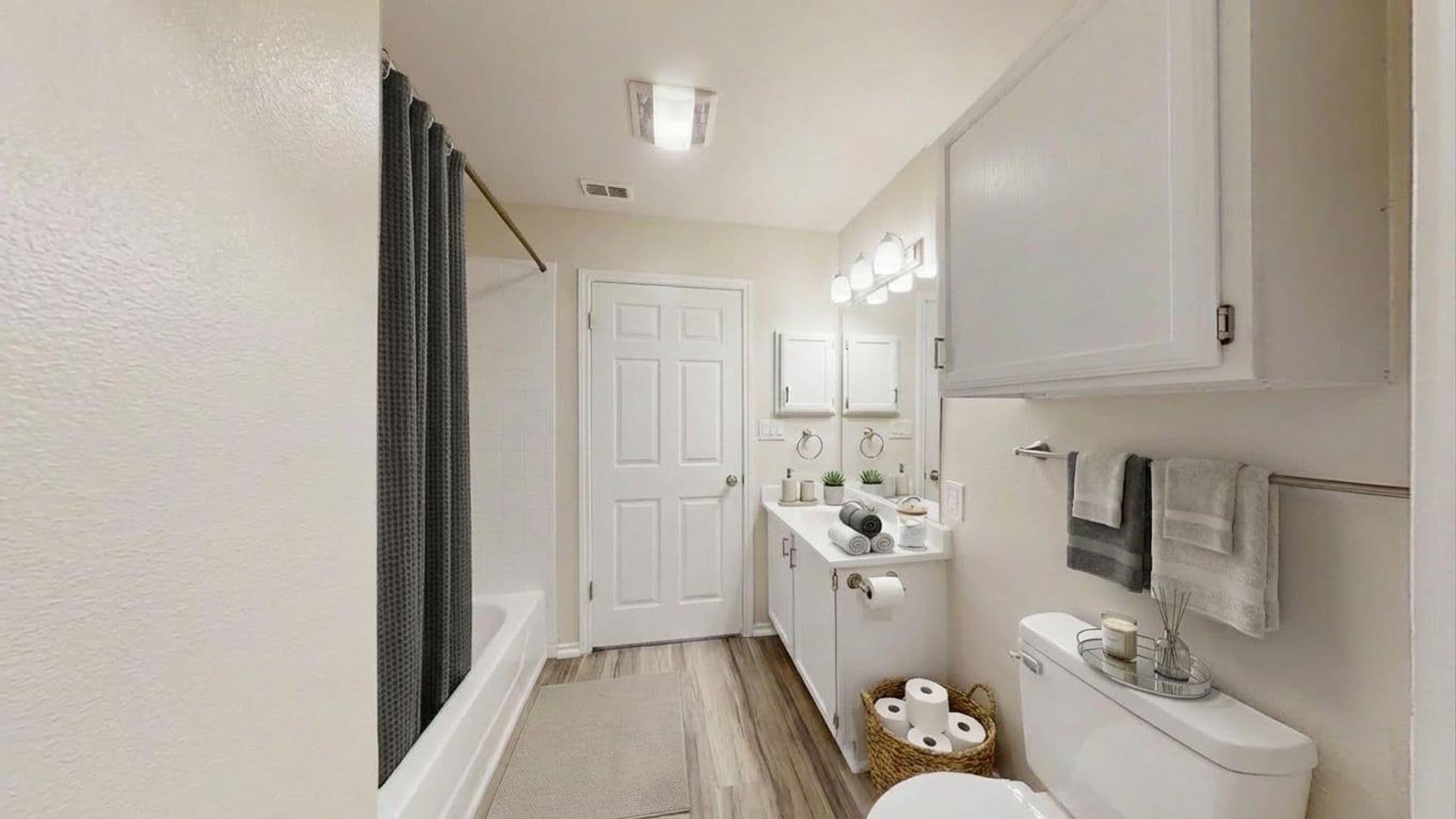 New Braunfels Apartment: 2293 East Common Street