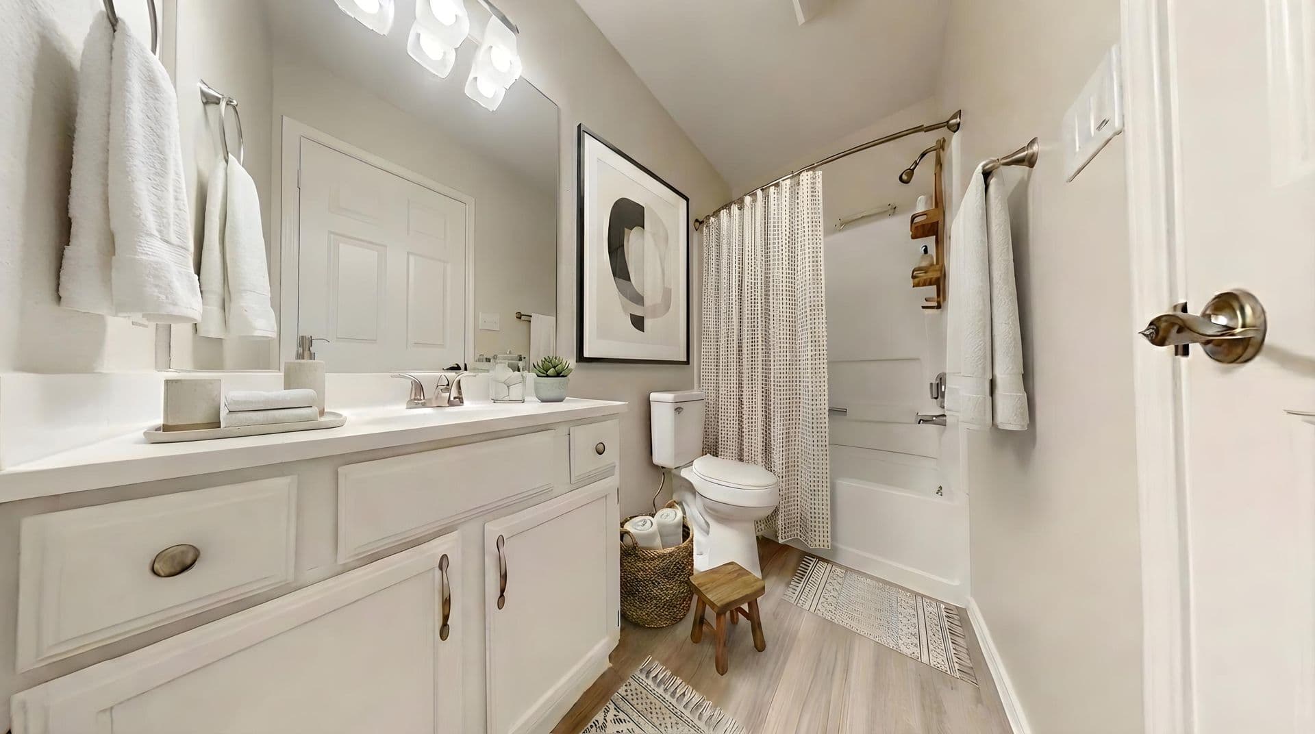 New Braunfels Apartment: 2293 East Common Street