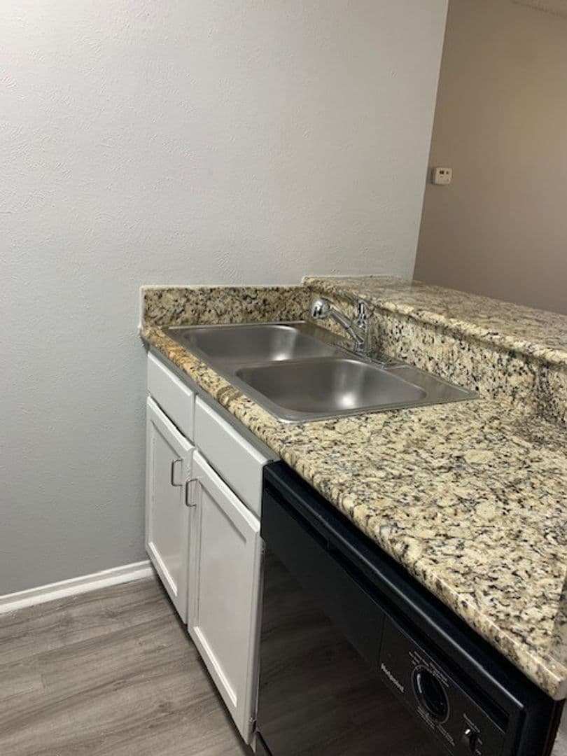 Live Oak Apartment: 13101 East Loop 1604 N