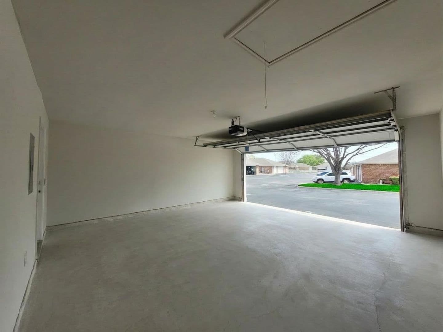 New Braunfels Apartment: 2293 East Common Street