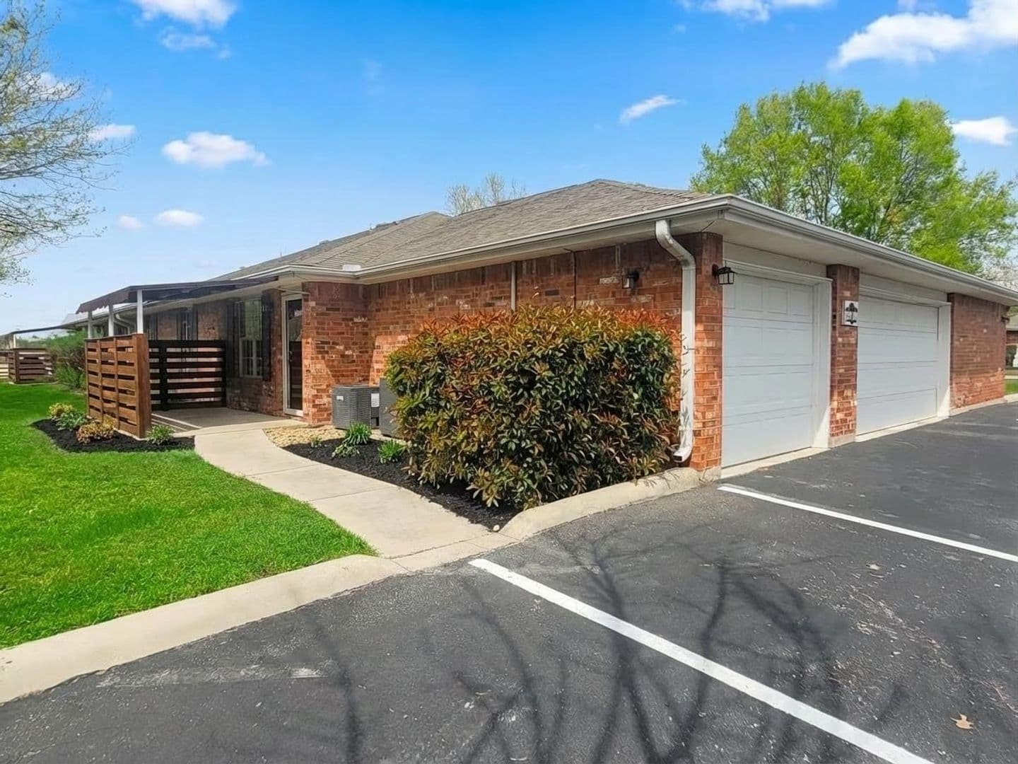 New Braunfels Apartment: 2293 East Common Street