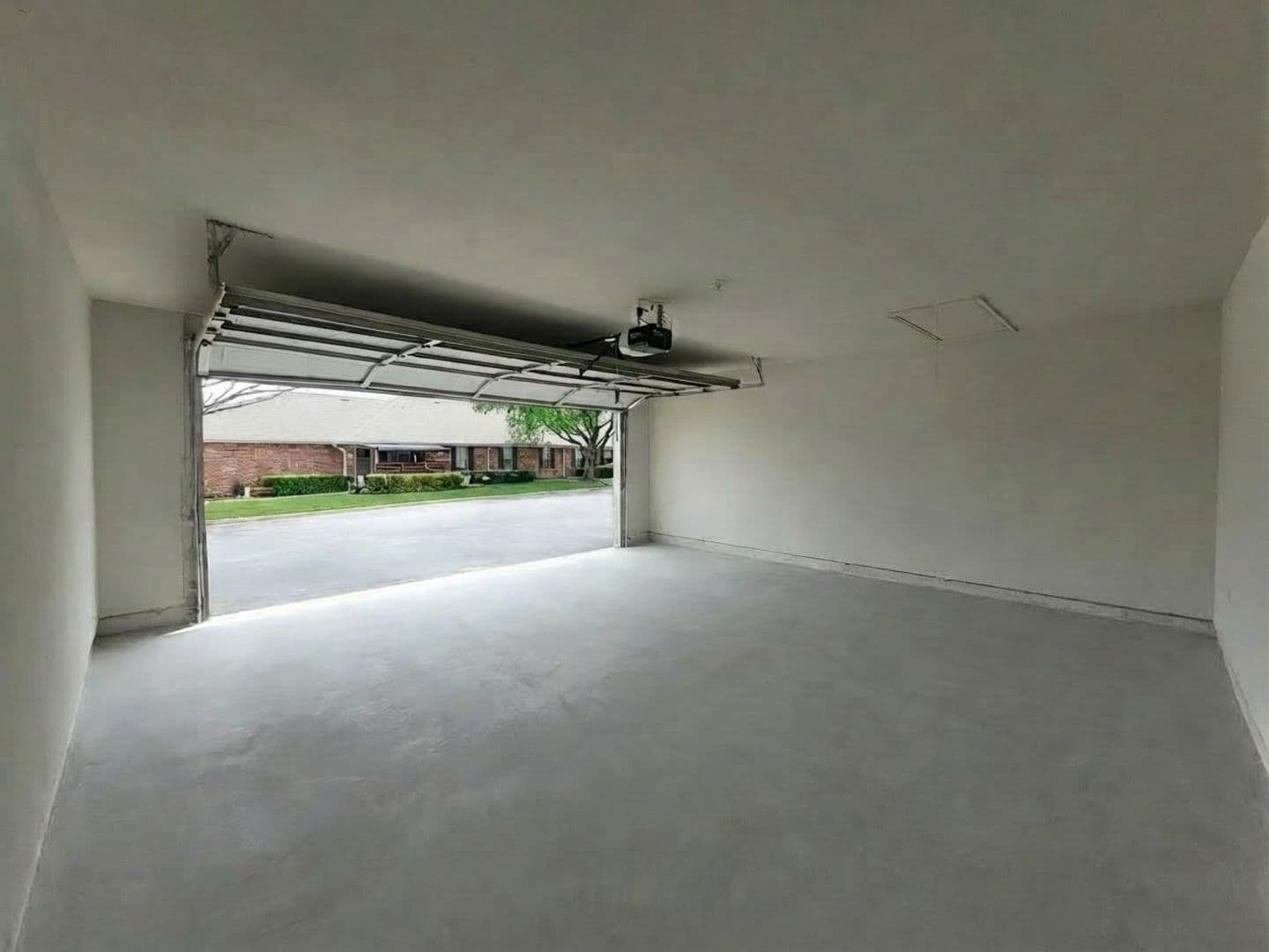 New Braunfels Apartment: 2293 East Common Street