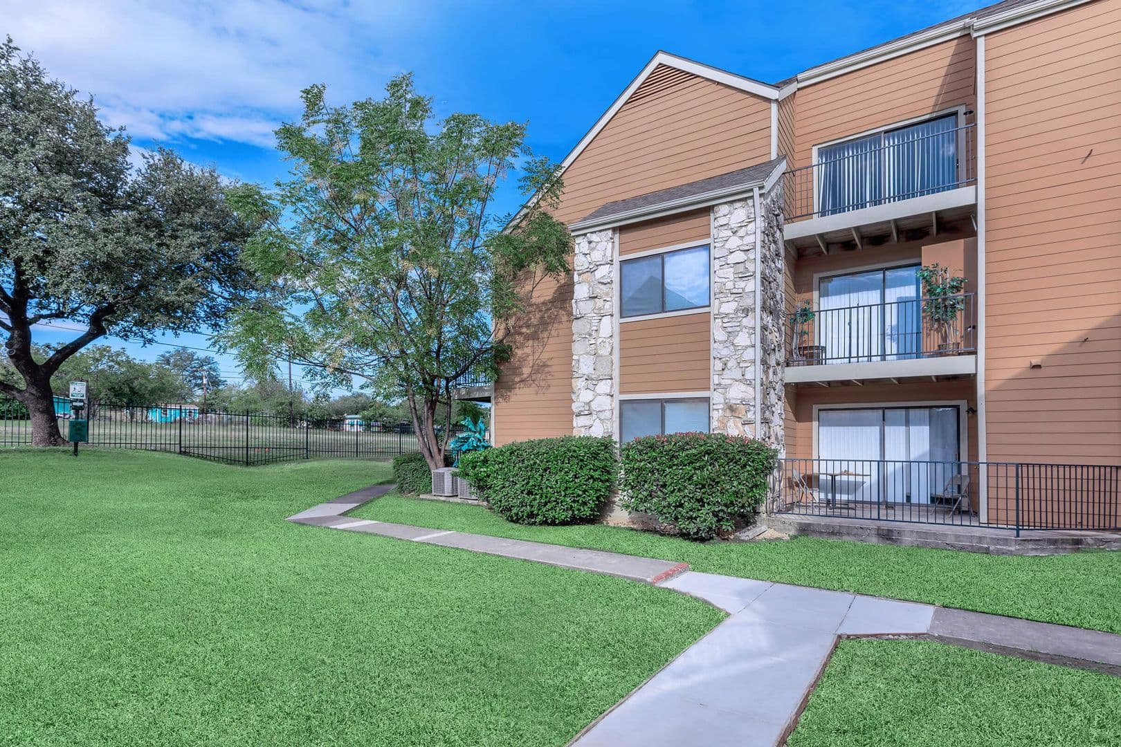 San Antonio Apartment: 3400 Northeast Pkwy