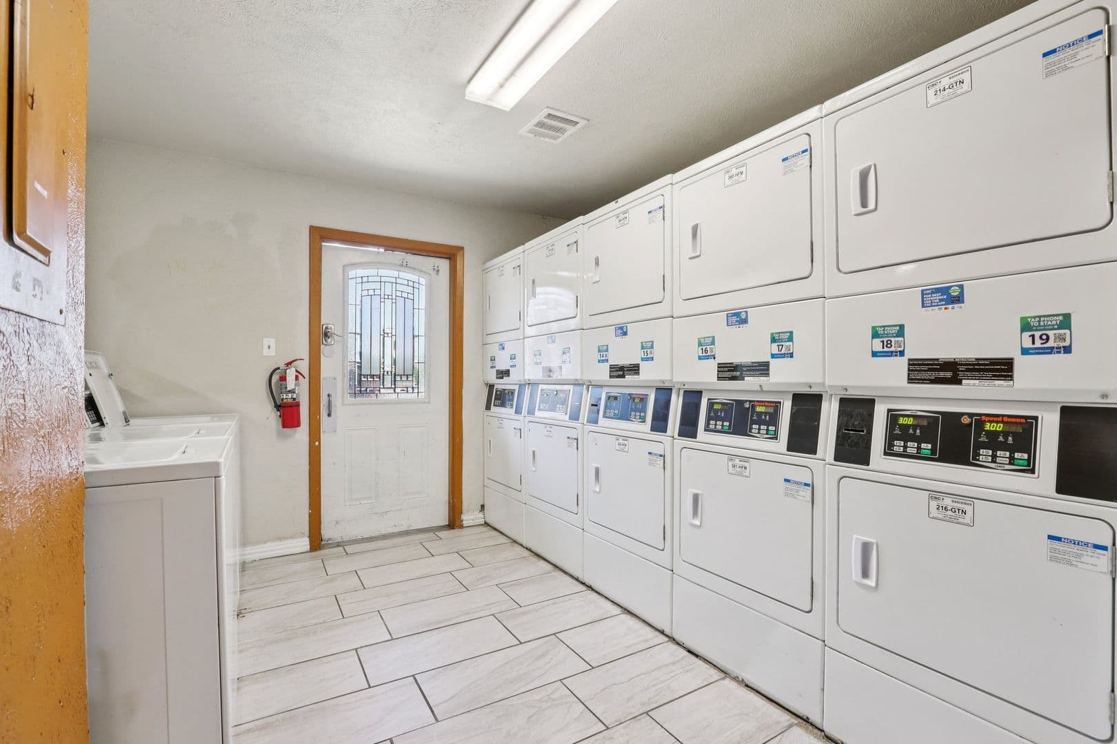 Live Oak Apartment: 13101 East Loop 1604 N