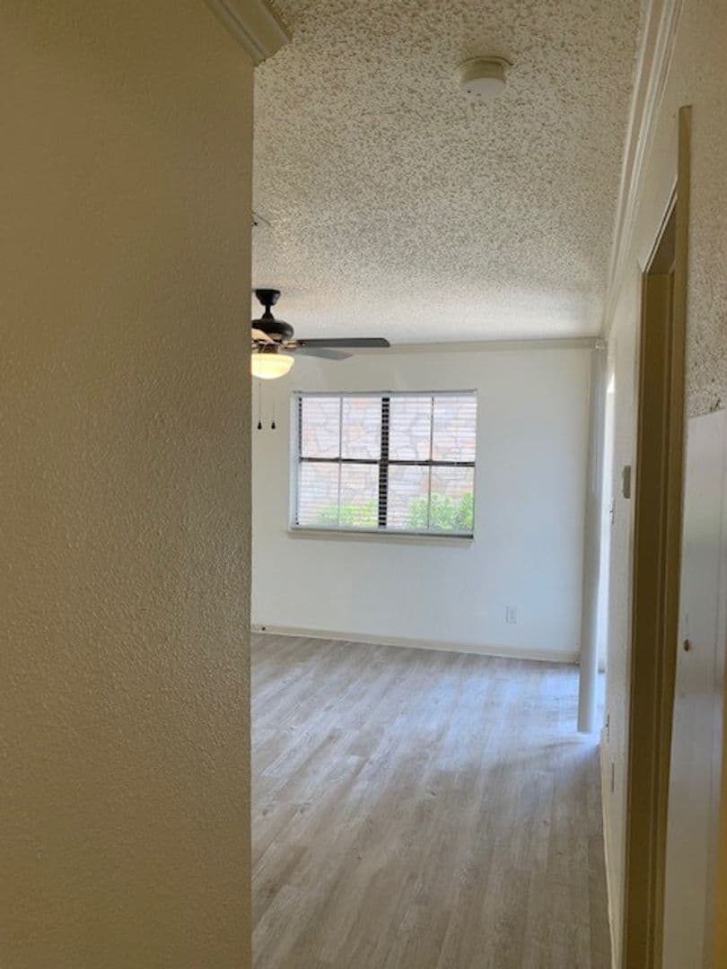 Live Oak Apartment: 13101 East Loop 1604 N