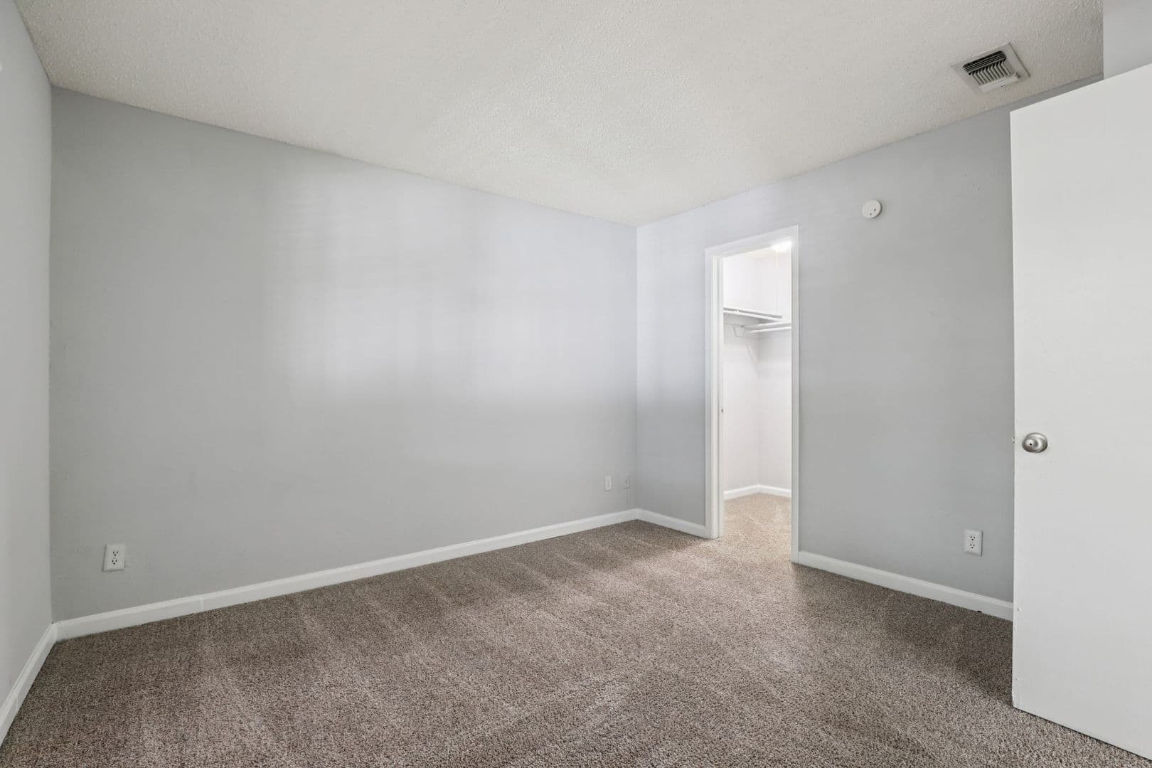Live Oak Apartment: 13101 East Loop 1604 N