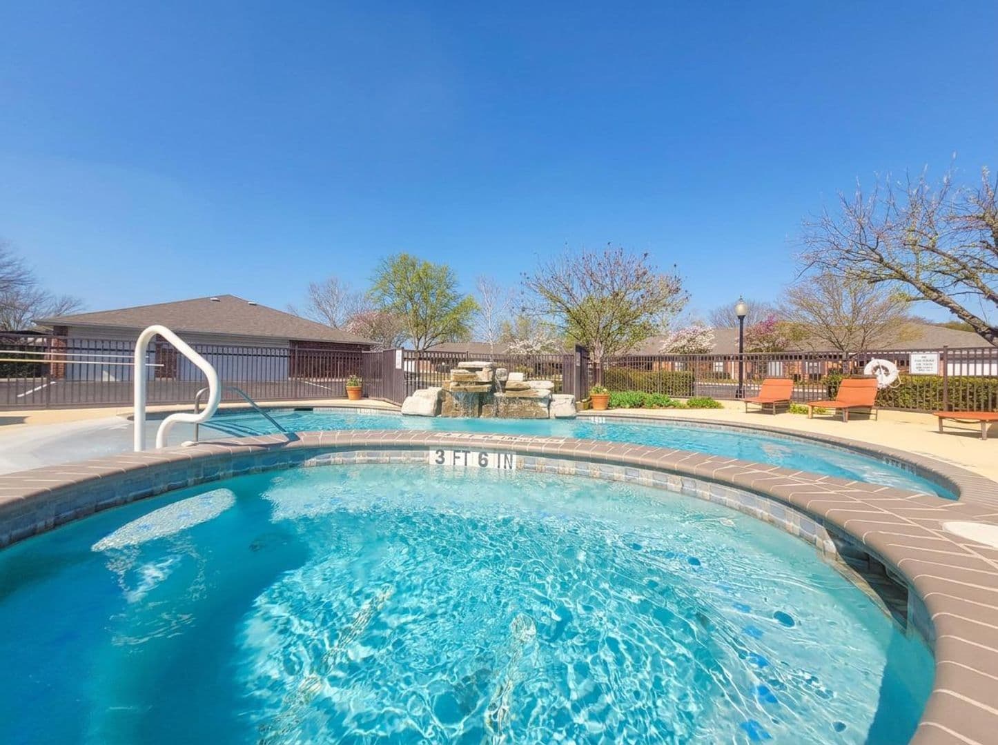 New Braunfels Apartment: 2293 East Common Street
