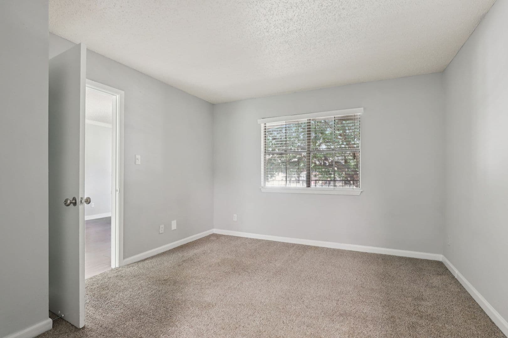 Live Oak Apartment: 13101 East Loop 1604 N
