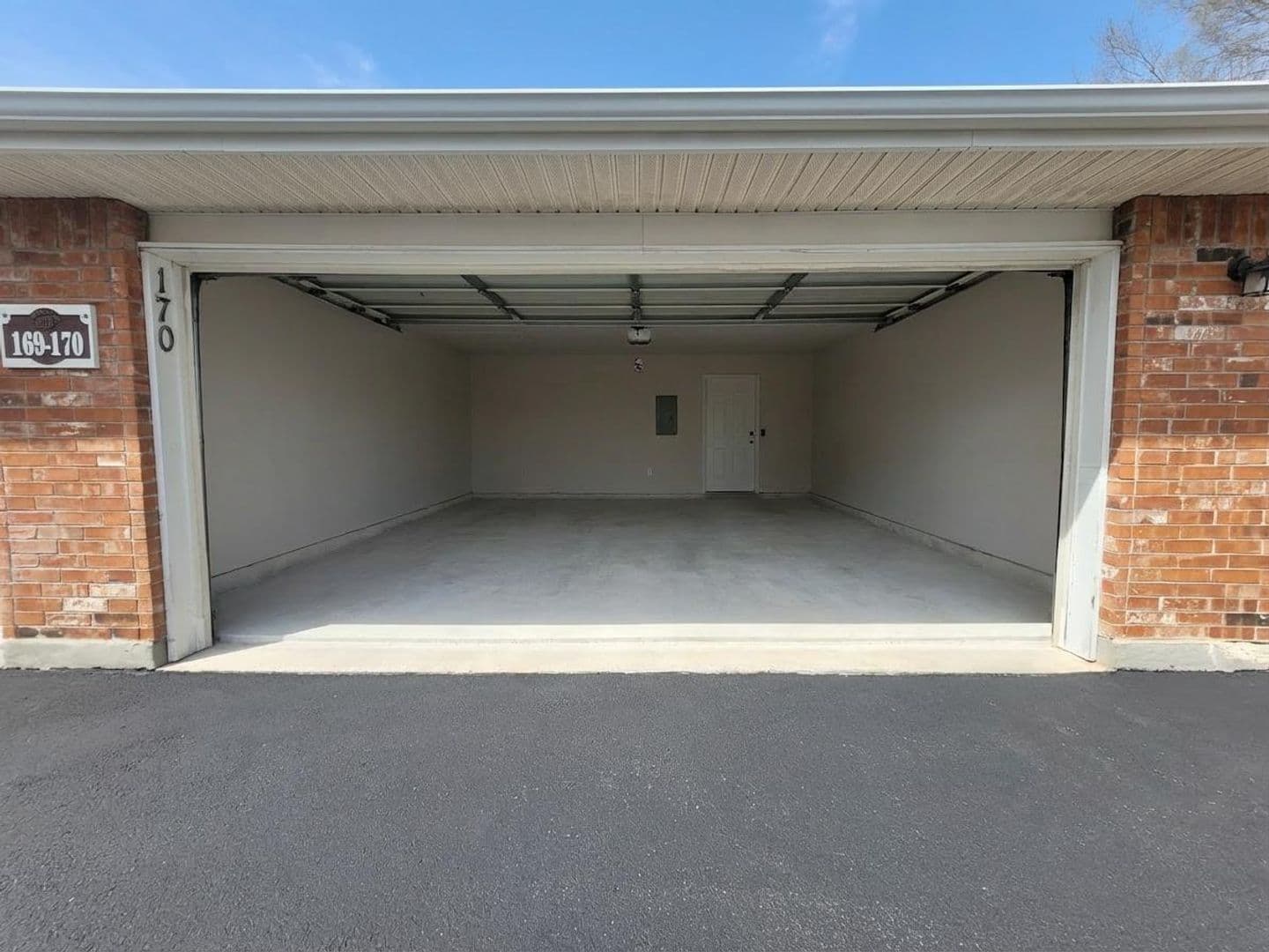 New Braunfels Apartment: 2293 East Common Street