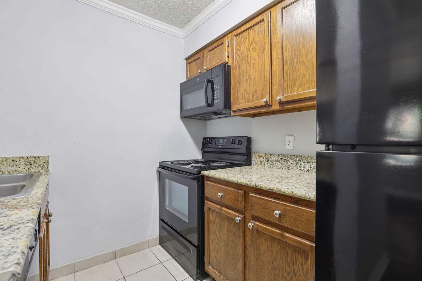 Live Oak Apartment: 13101 East Loop 1604 N