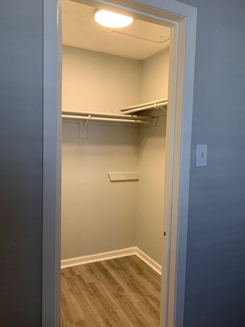 Live Oak Apartment: 13101 East Loop 1604 N